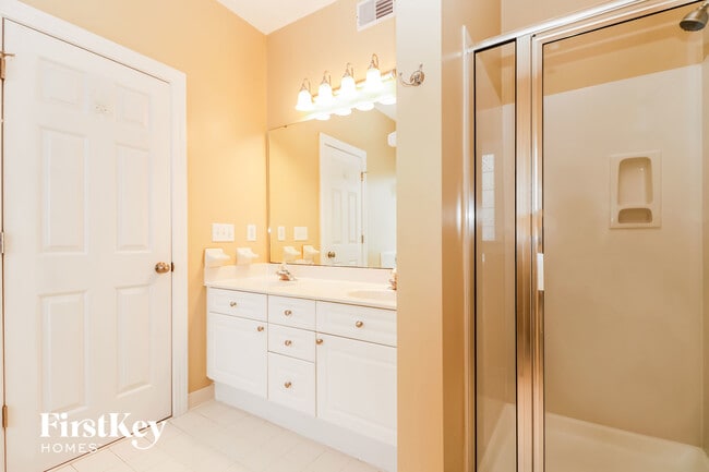 Building Photo - 1033 Bidwell Cir