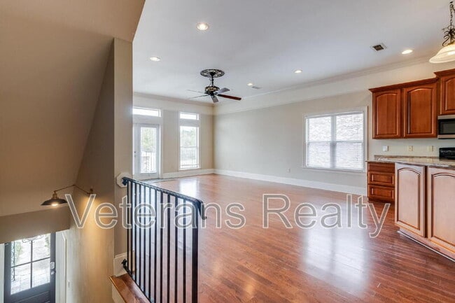 Building Photo - 28 Oak Alley Ln