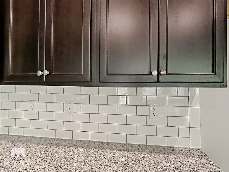 Building Photo - 4940 Lower Elm St