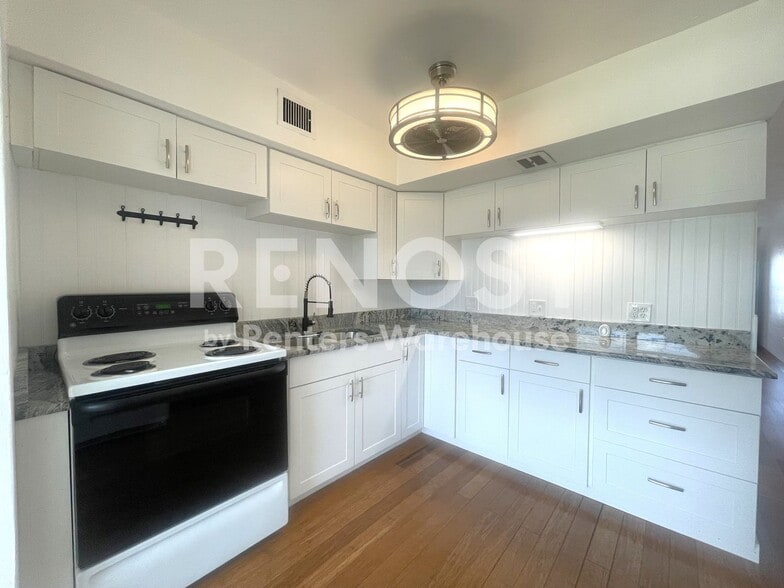 Building Photo - 2433 Brazilia Dr