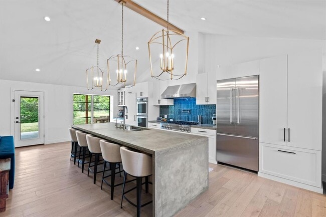 Building Photo - 8307 Spring Valley Dr