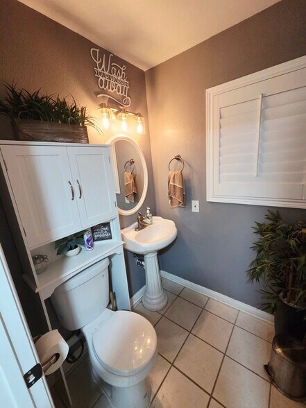 Building Photo - 22 Ridge Crest Cir