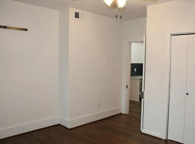 Building Photo - 5634 Willis Ave