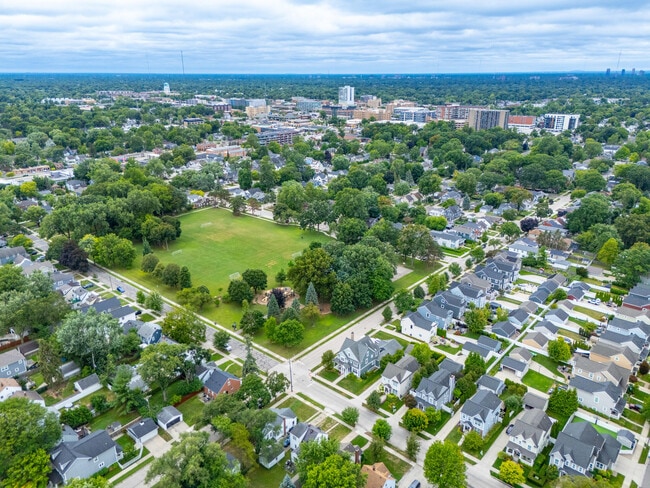 Building Photo - 718 N Alexander Ave