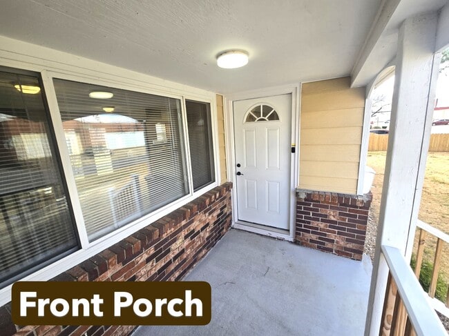 Building Photo - 903 Young St