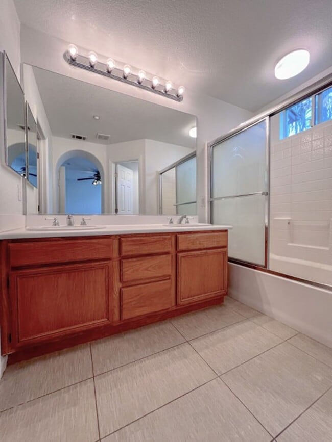 Building Photo - Beautiful 2 bedroom Condo located in Murrieta for LEASE