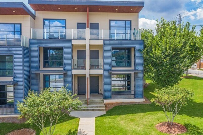 Primary Photo - 472 Martin St SE