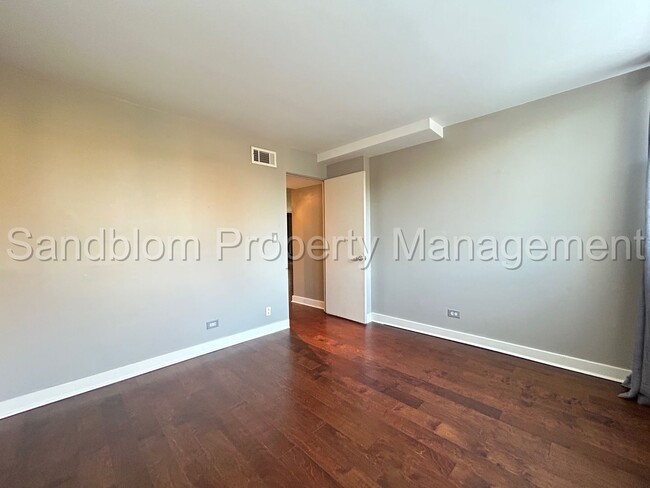 Building Photo - For Lease | Riverside Condo | $1450 Rent