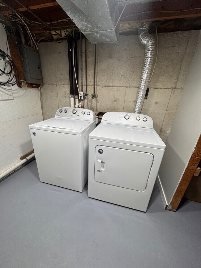 Building Photo - 1005 21st St S