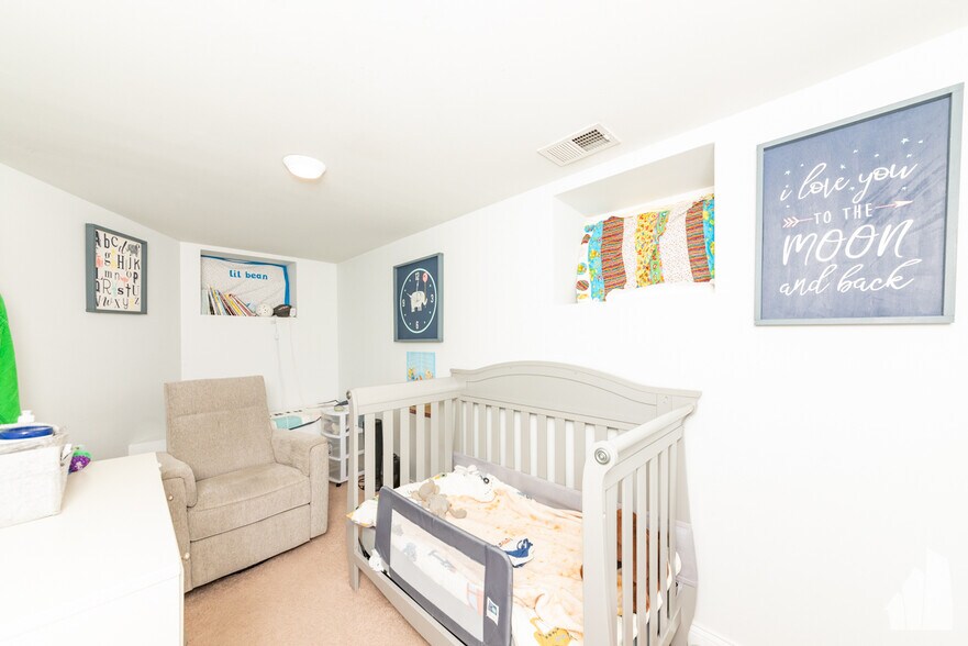 Building Photo - 2341 W Montana St