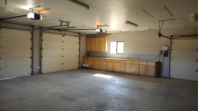 Building Photo - 2625-2624 4 Paws Way