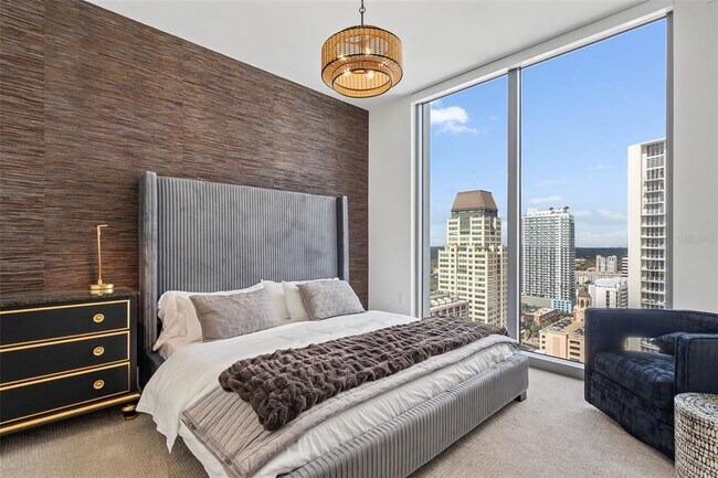 Building Photo - 301 1st St S