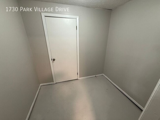 Building Photo - 1730 Park Village Dr