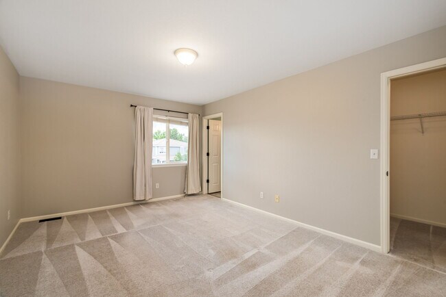 Building Photo - 4779 Waldenwood Dr