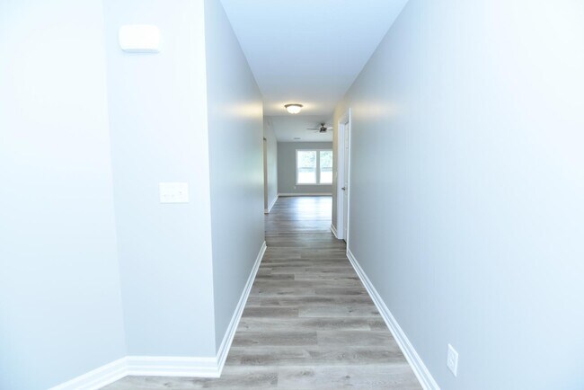 Building Photo - 1750 Meadowlark Ln