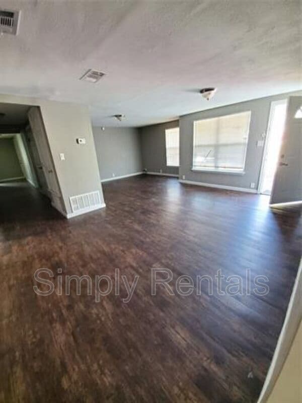 Building Photo - 2107 Pollard St