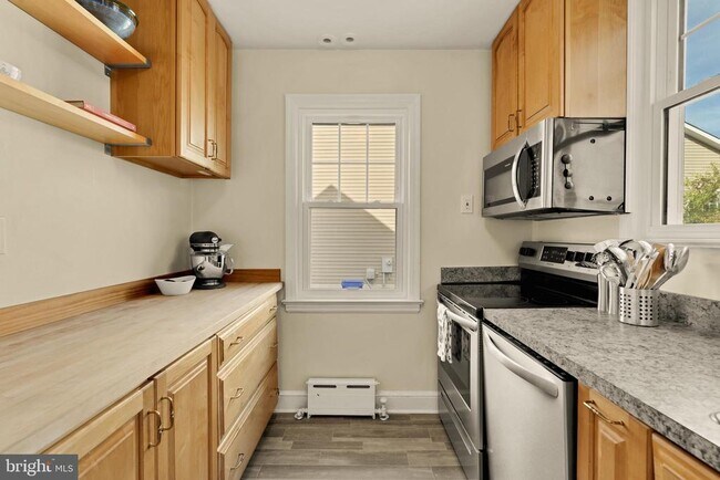 Building Photo - 6403 40th Ave