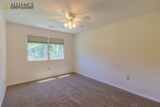 Building Photo - East side of Manhattan!