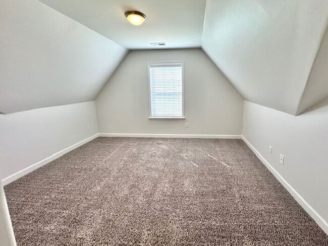 Building Photo - Now Leasing a 4-Bedroom 2.5 Bath Home In O...