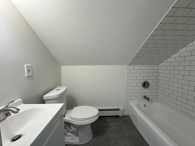 Building Photo - 300 Redmond St