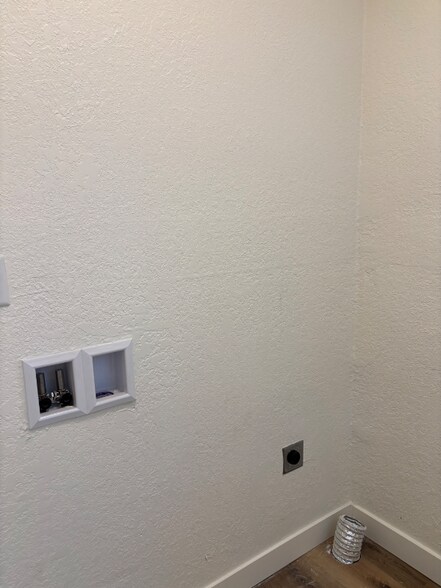 Building Photo - 527 Cypress Ave