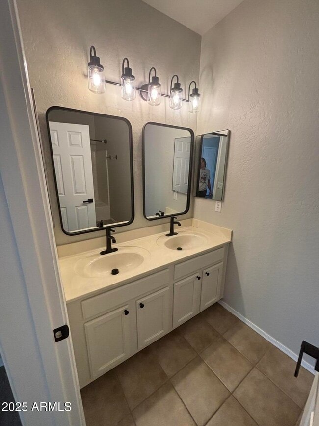 Building Photo - 1629 Avenida Rio Verde