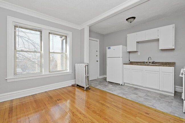 Interior Photo - 72nd/ Michigan