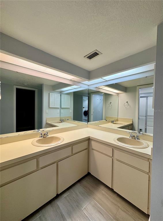 Building Photo - 3031 Willow Green Dr