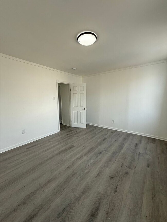 Building Photo - 538 Bailey St