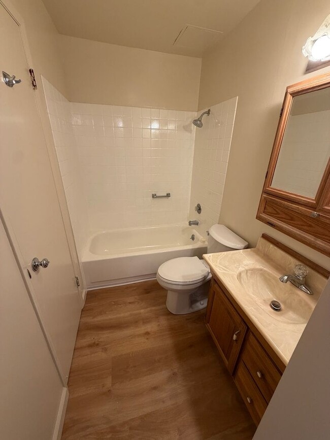Building Photo - Bright and Sunny Studio With Water View For Rent at the Watergate Community In Emeryville, Ca!!!!