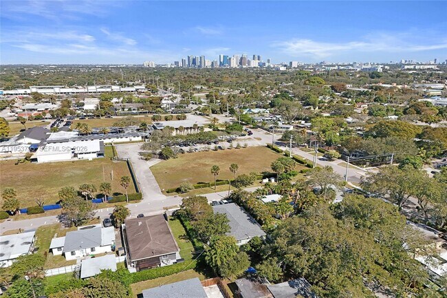 Building Photo - 920 SW 28th St