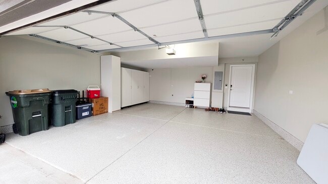 Building Photo - 30W001 Brayman Ct