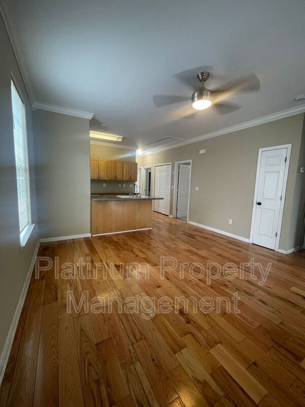 Building Photo - 22 Weyman Ave SW