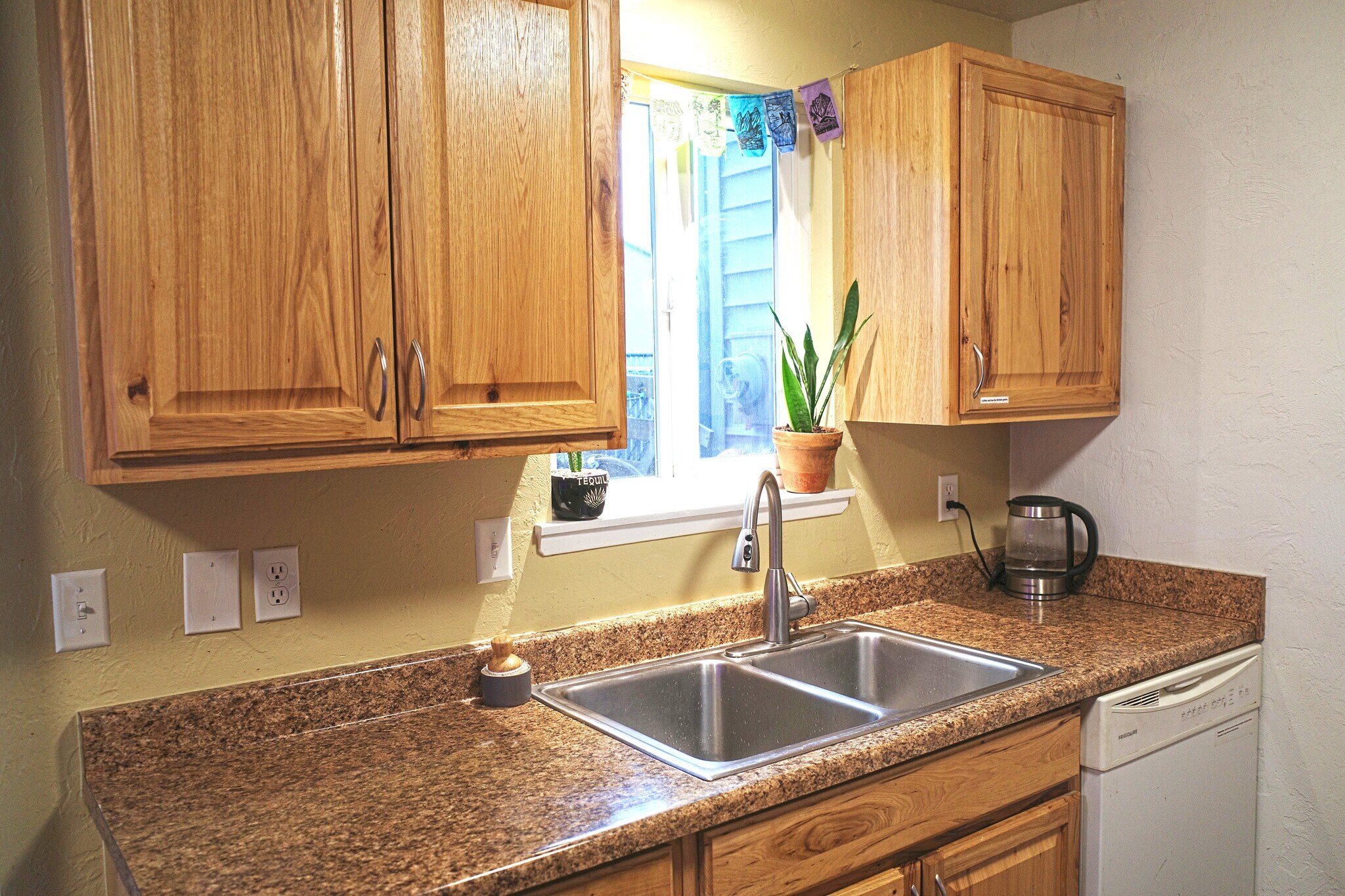 Building Photo - 2555 SW Pickford St