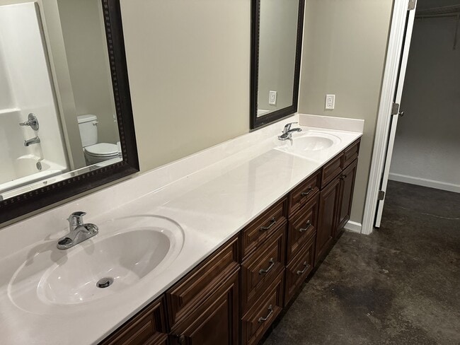 Building Photo - 402 Kiersen Ln