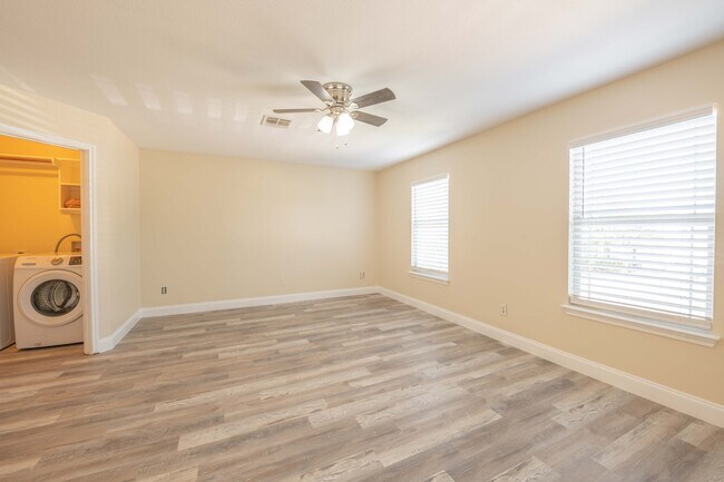 Building Photo - 529 W Metcalfe St