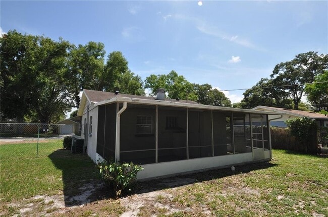 Building Photo - 211 Rose St