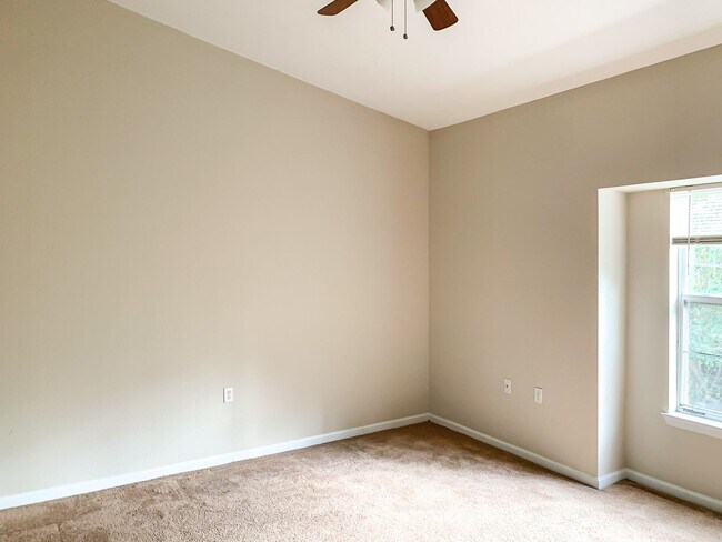 Building Photo - Beautiful 2/2.5 in Magnolia Place