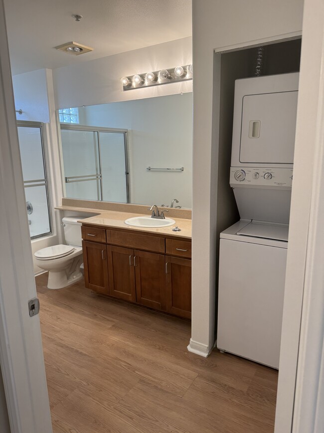 Building Photo - 4060 Glencoe Ave