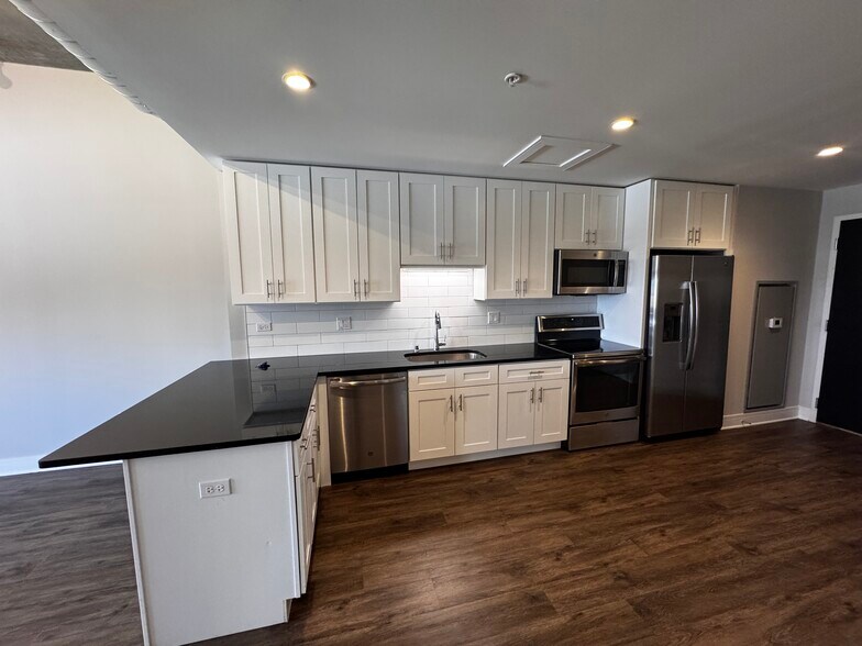 Building Photo - 3845 N Broadway St