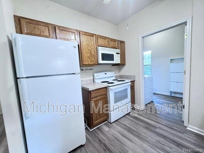 Building Photo - 488 Village Dr