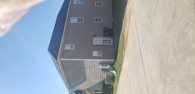 Building Photo - 827 GA-72