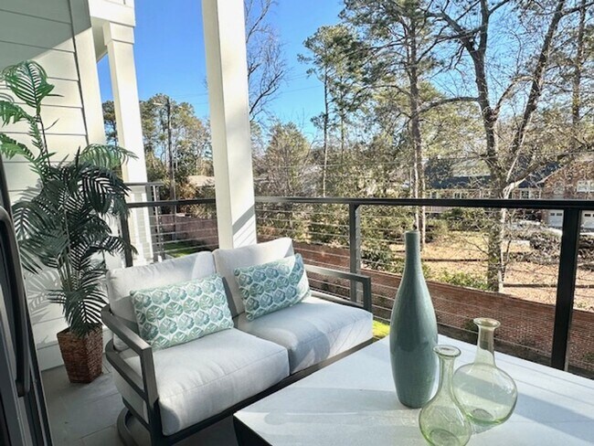 Building Photo - LUXURY TOWNHOME IN FOREST ACRES