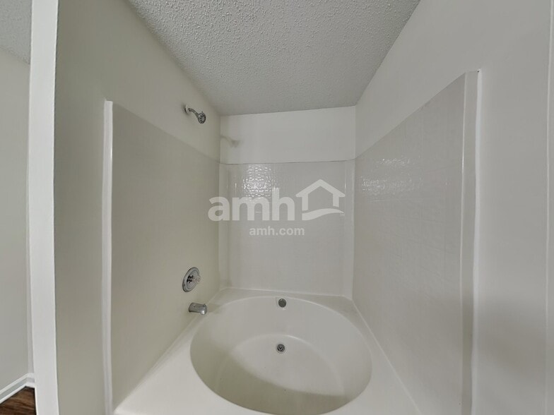 Building Photo - 1031 Sparrow Valley Way