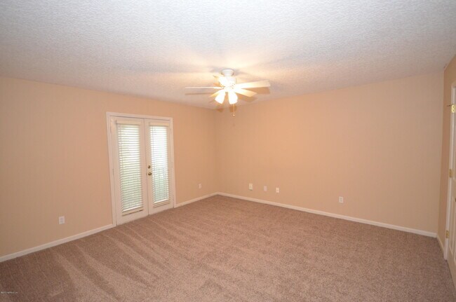 Building Photo - 13715 Richmond Park Dr N