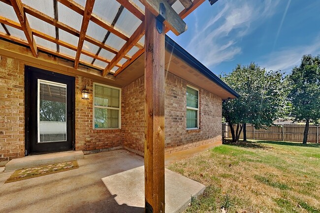 Building Photo - 12505 Edison Dr