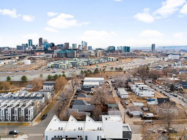Building Photo - Modern 3BD, 4BA LoHi Townhome with Large Balcony and 2-Car Garage
