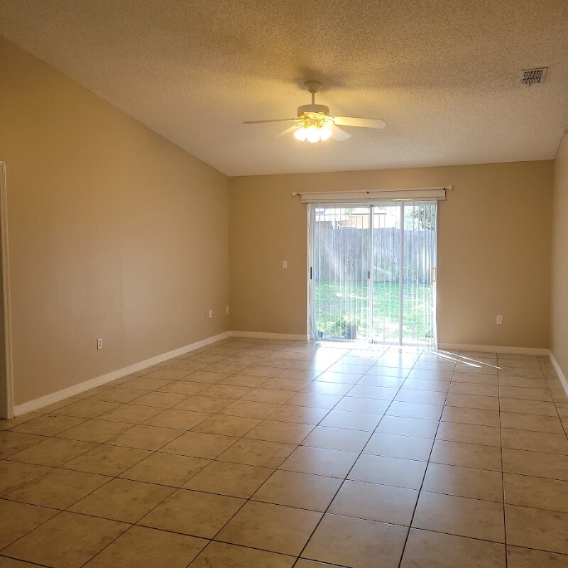 Building Photo - 935 Vanderbilt Dr