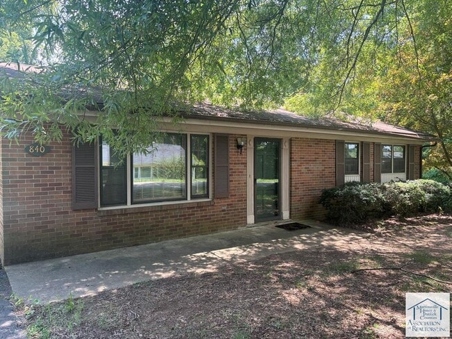 Primary Photo - 840 Bassett Heights Rd