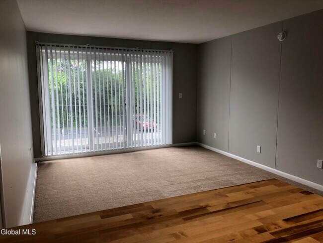 Building Photo - 21 Wells St